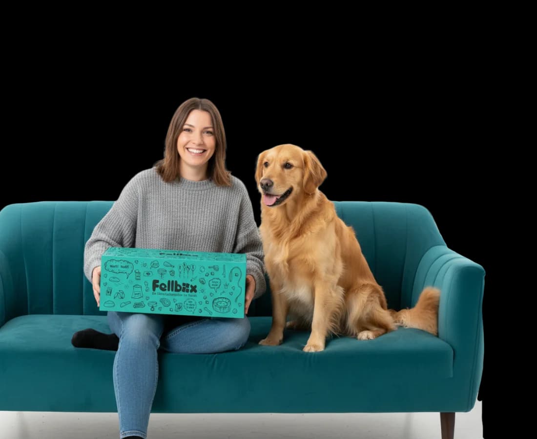 Kundin mit Golden Retriever und ihrer Fellbox
